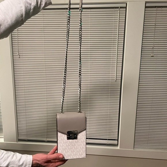 MICHEAL KORS Vintage Cross-body bag with Silver Chain Strap - Picture 1 of 3